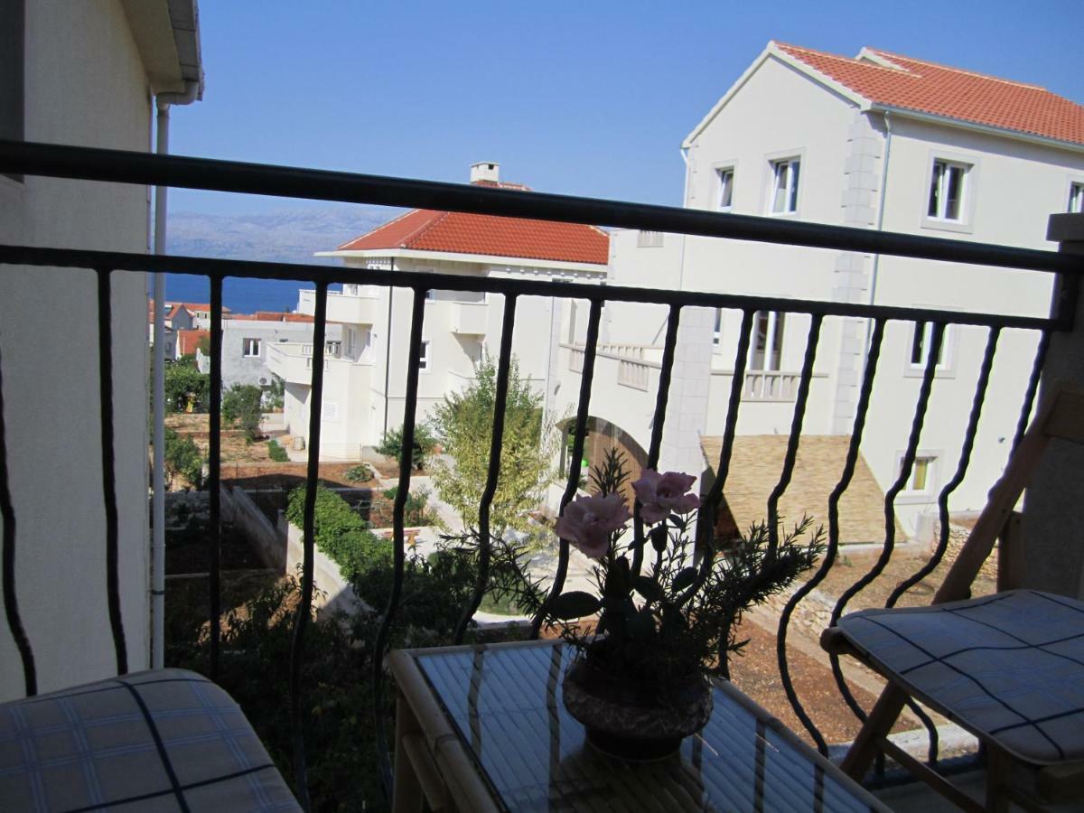 Nives B. Apartment Supetar Luaran gambar