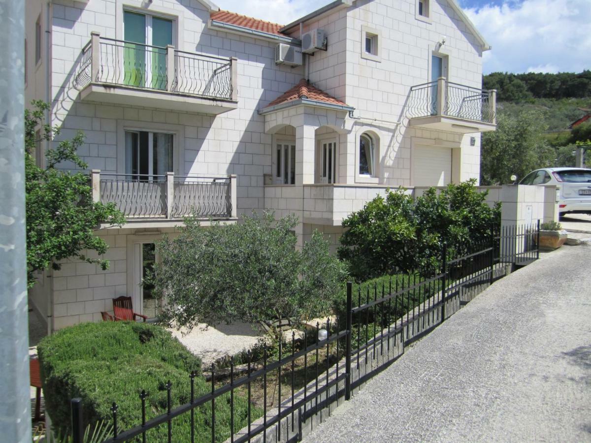 Nives B. Apartment Supetar Luaran gambar
